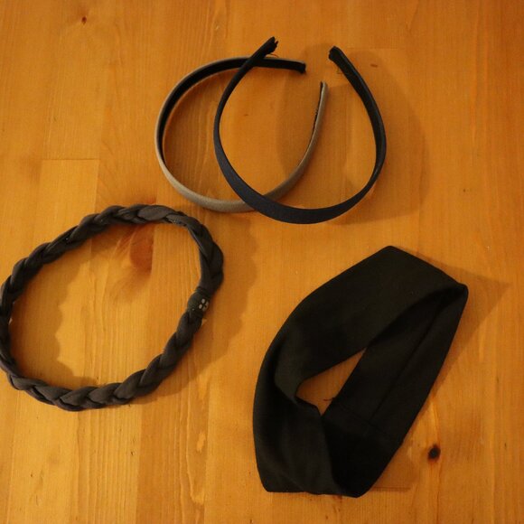 4 pack of headbands, lightly used, great condition. Navy and grey - Picture 8 of 8